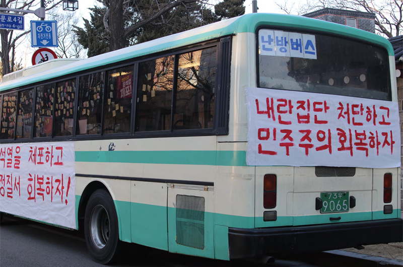 민주주의의 보루, 광장의 시민들